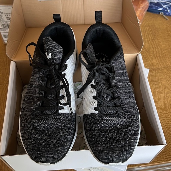 APL TECHLOOM PRO. MENS SIZE 7. Only worn twice - Picture 1 of 4